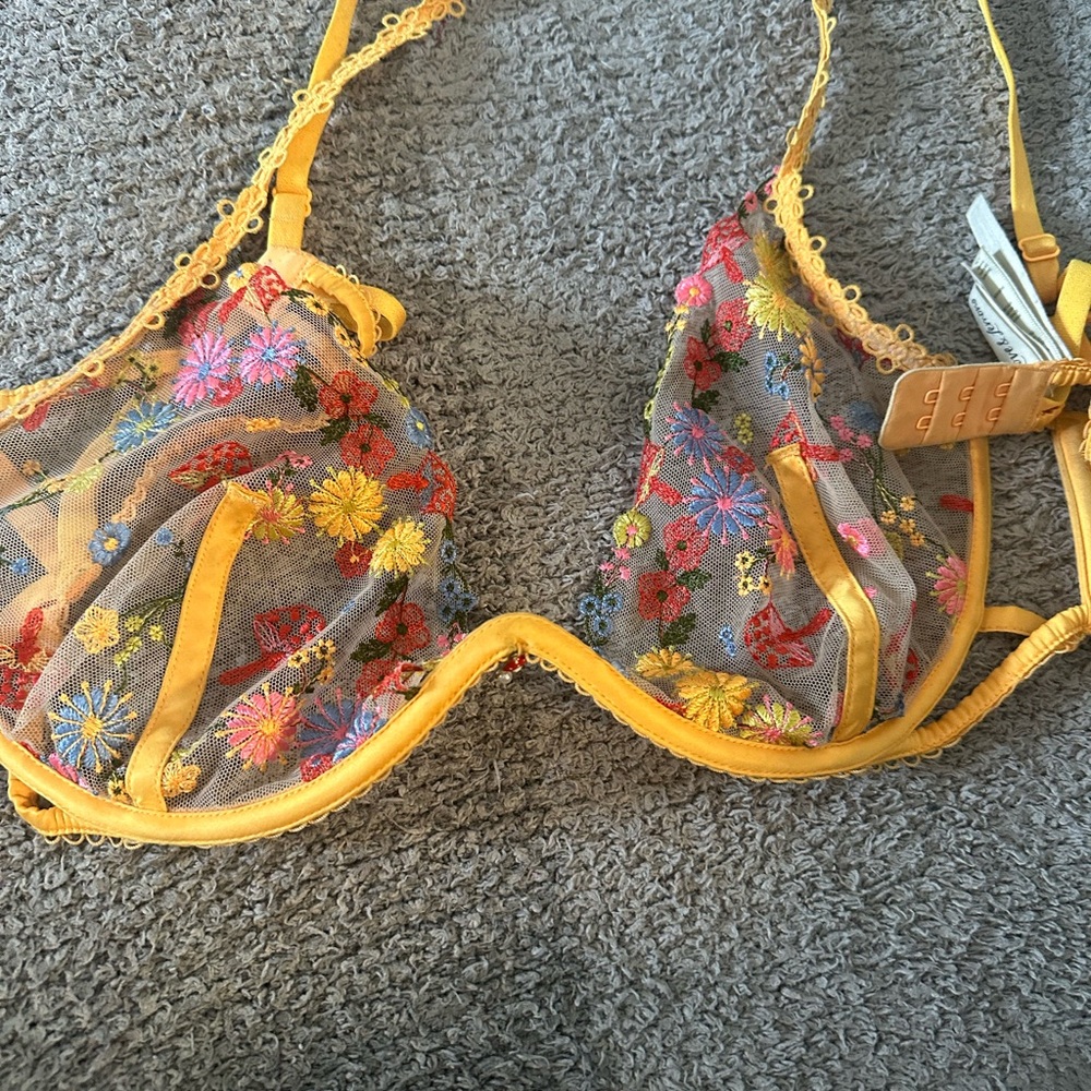 For love and lemons 🍋 Floral Embroidered Yellow bra